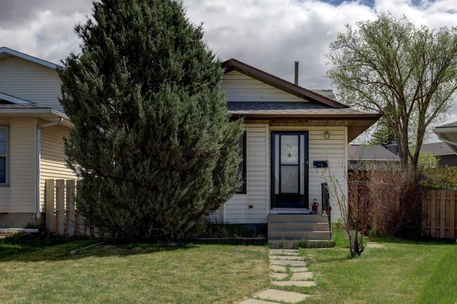 16 Martingrove Mews NE — photo 2