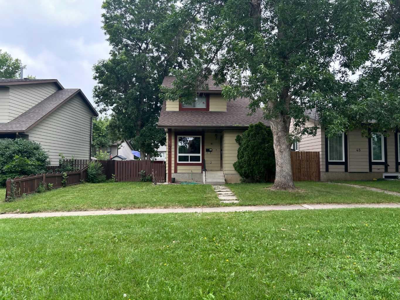 41 South Ridge Crescent SW — photo 1