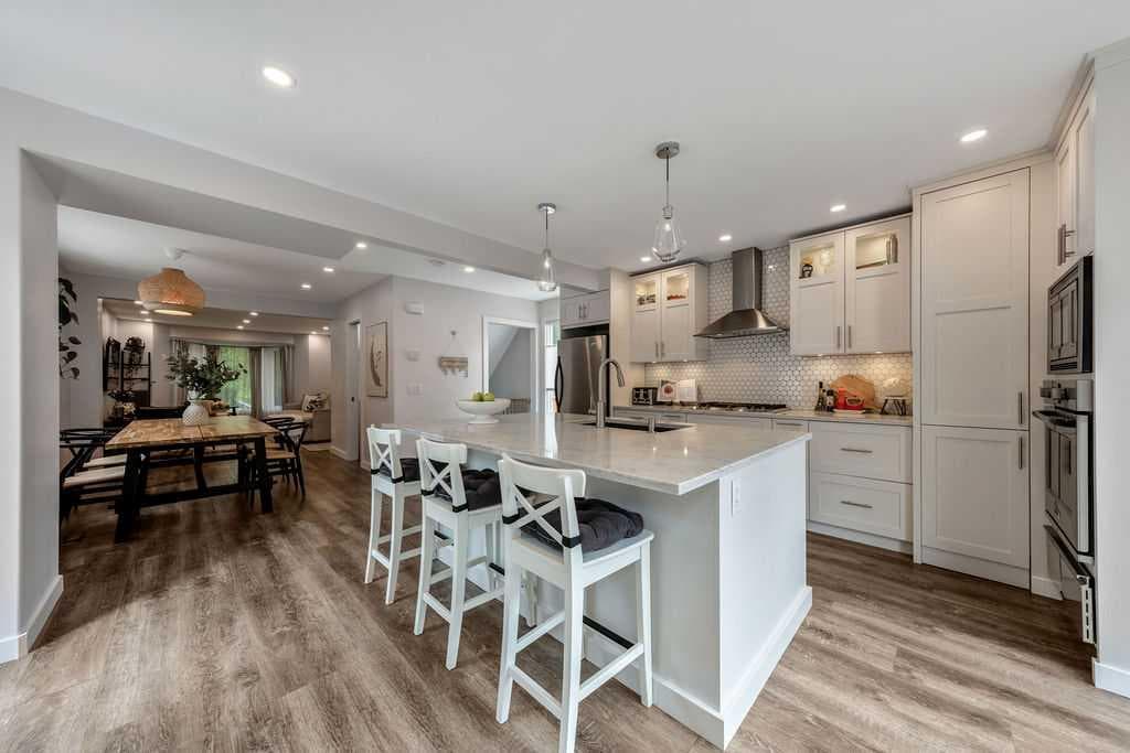 625 13 Avenue NE — photo 1
