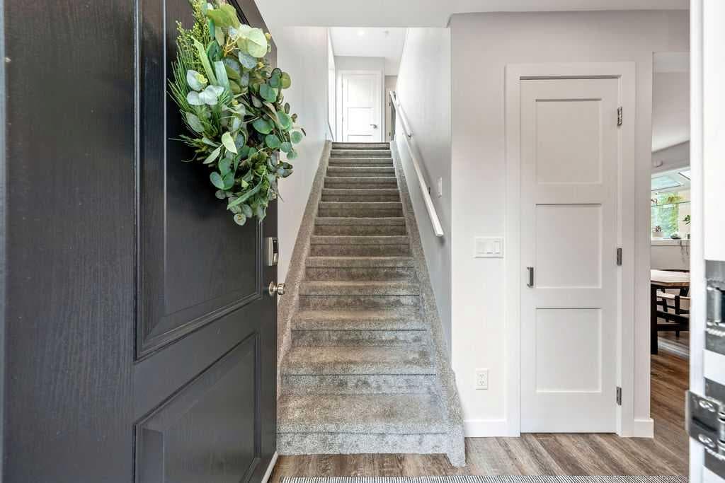625 13 Avenue NE — photo 4