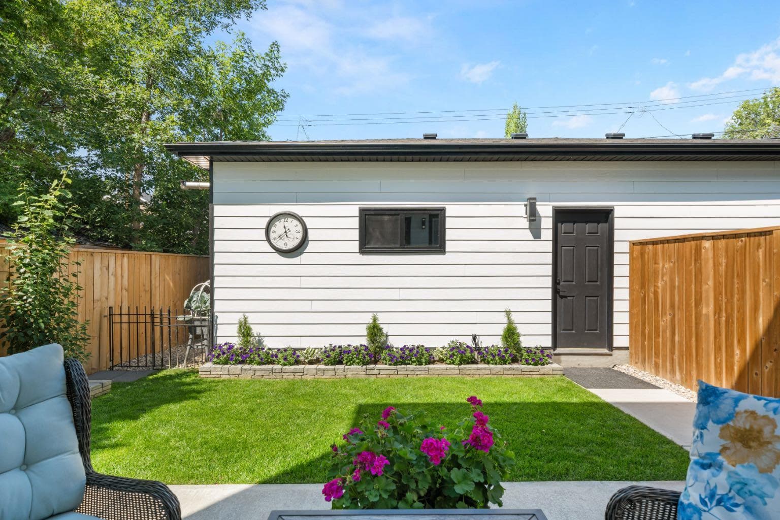 2407 33 Street SW — photo 4