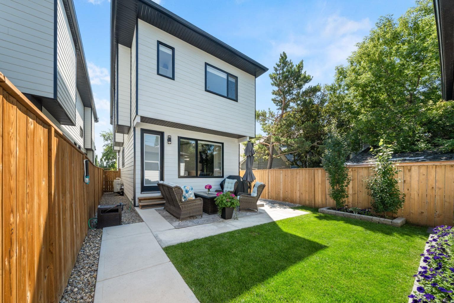 2407 33 Street SW — photo 5