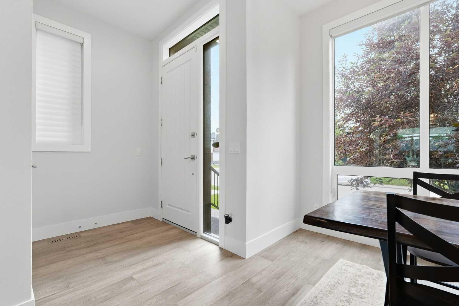 3138 44 Street SW — photo 2