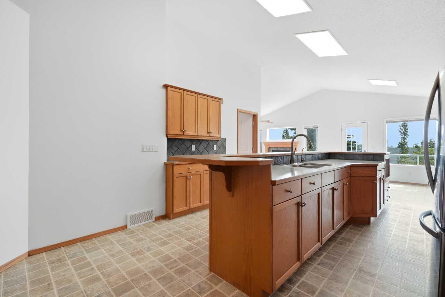 288 Springborough Way SW — photo 3