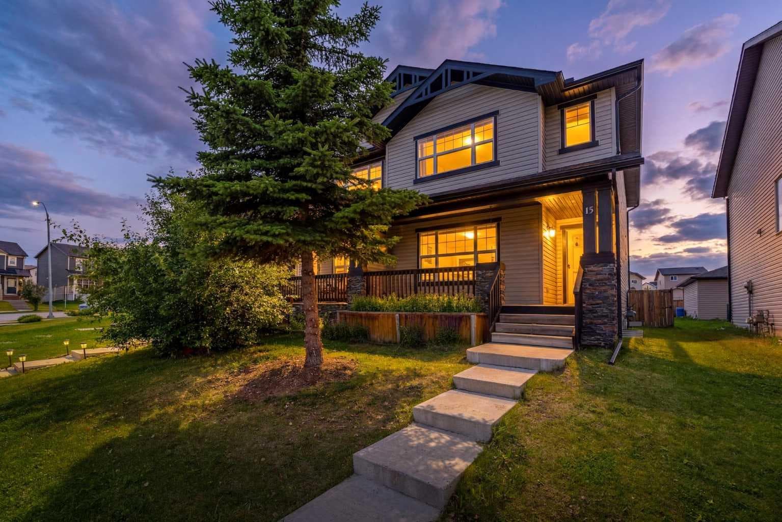 15 Panora Square NW — photo 1