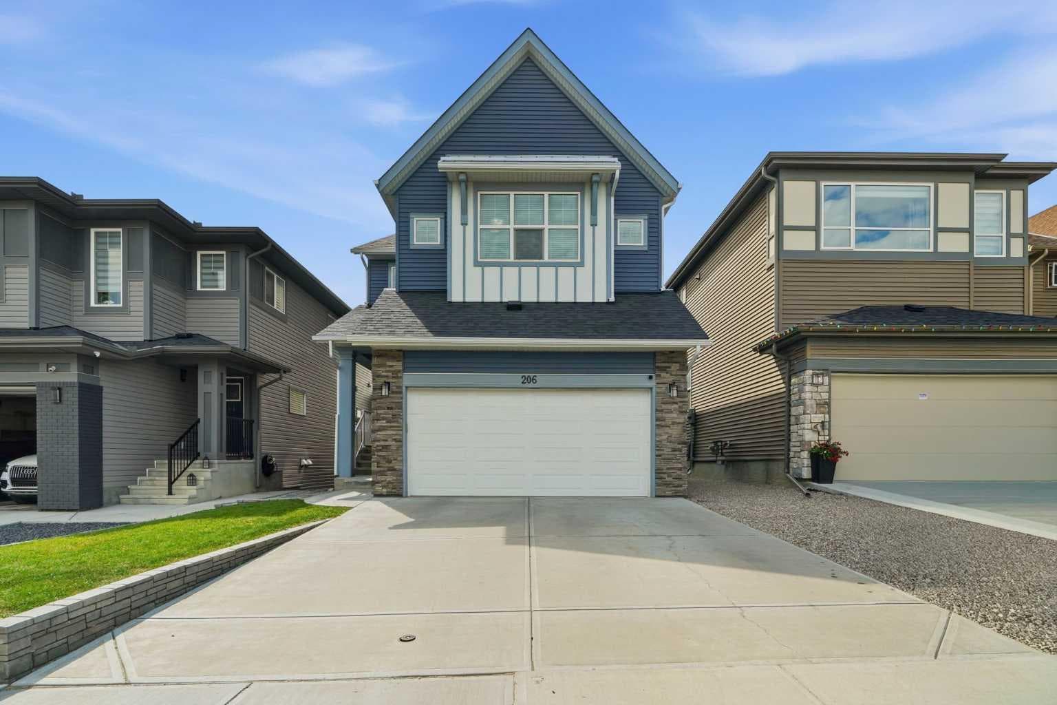 206 Lucas Crescent NW — photo 1