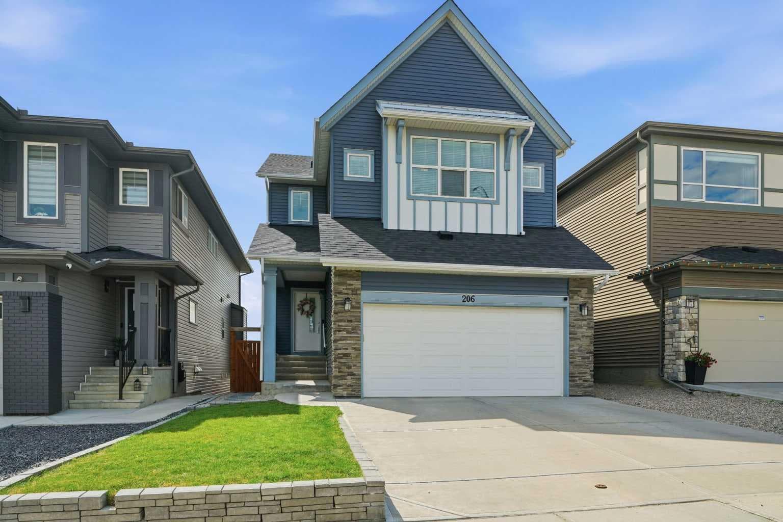 206 Lucas Crescent NW — photo 2
