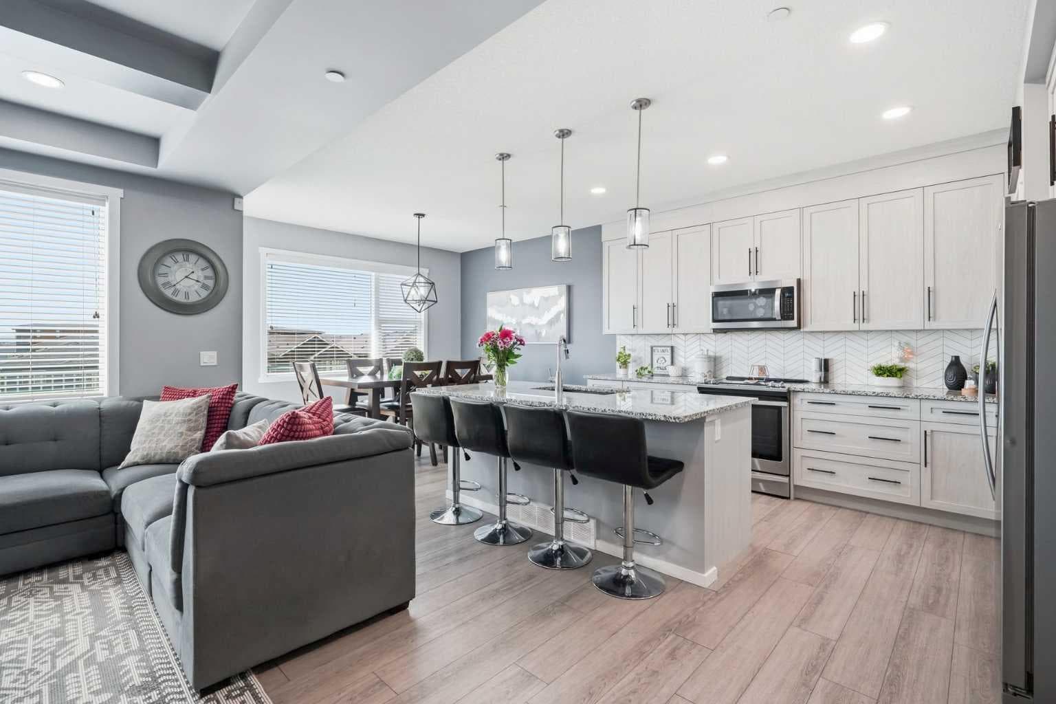 206 Lucas Crescent NW — photo 5