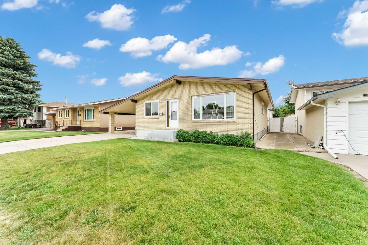 2689 Thompson Crescent SE — photo 2