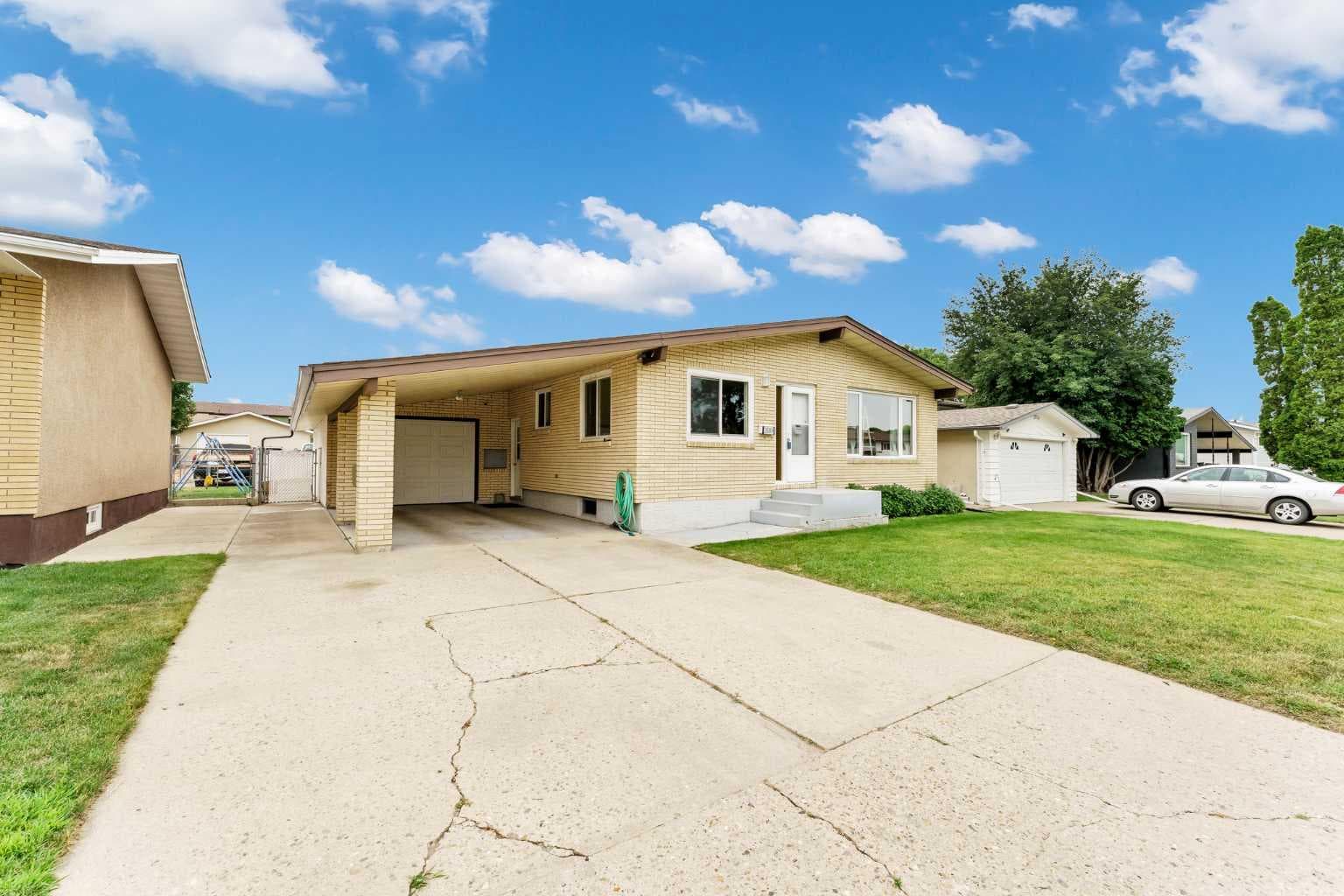 2689 Thompson Crescent SE — photo 3