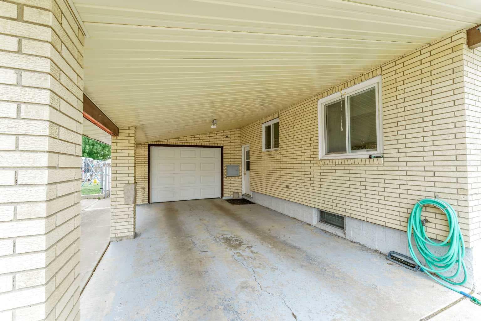 2689 Thompson Crescent SE — photo 4