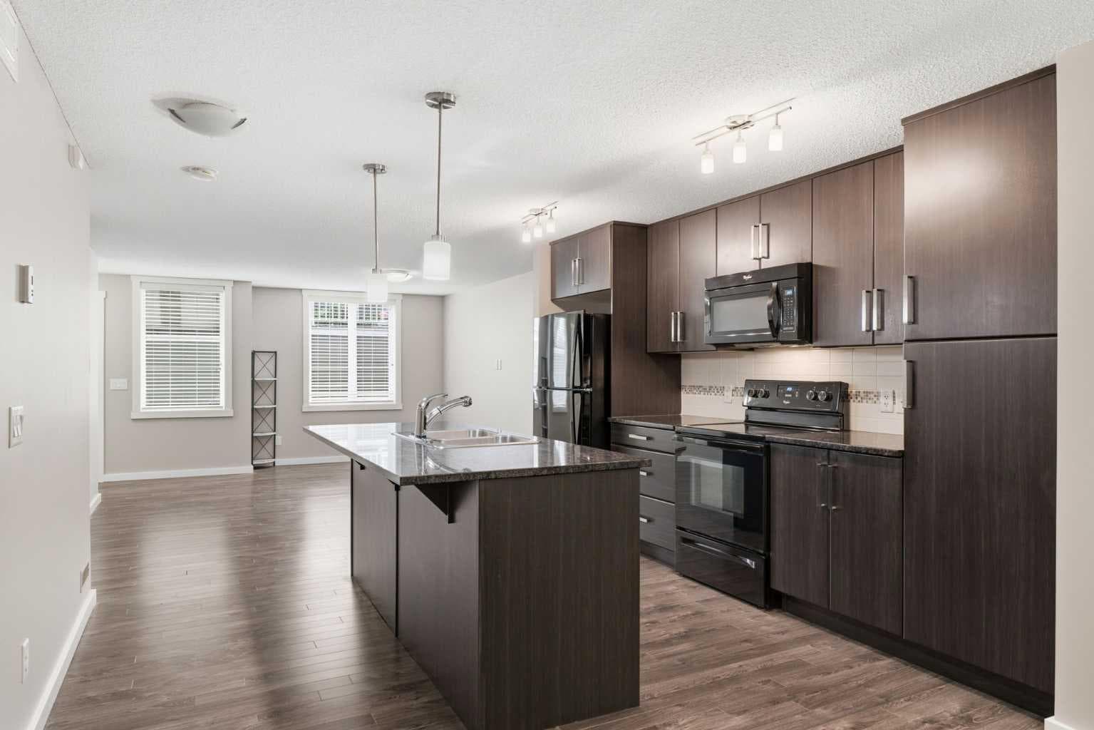 550 Mckenzie Towne Close SE — photo 5