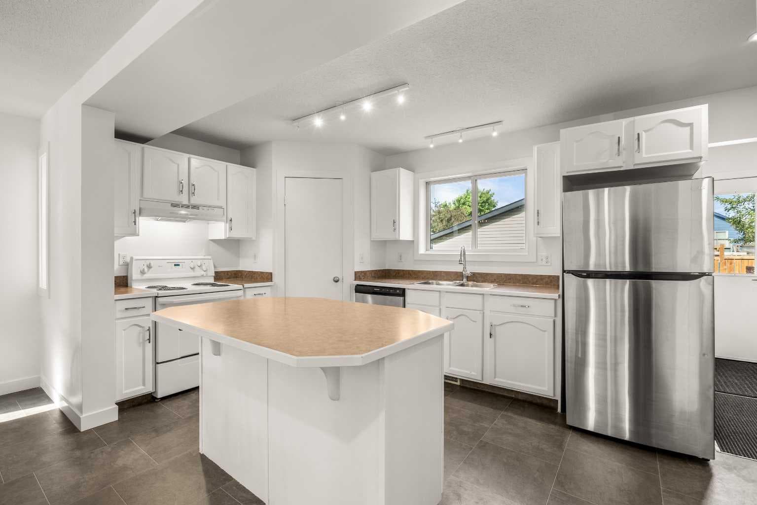 223 Coventry Road NE — photo 4