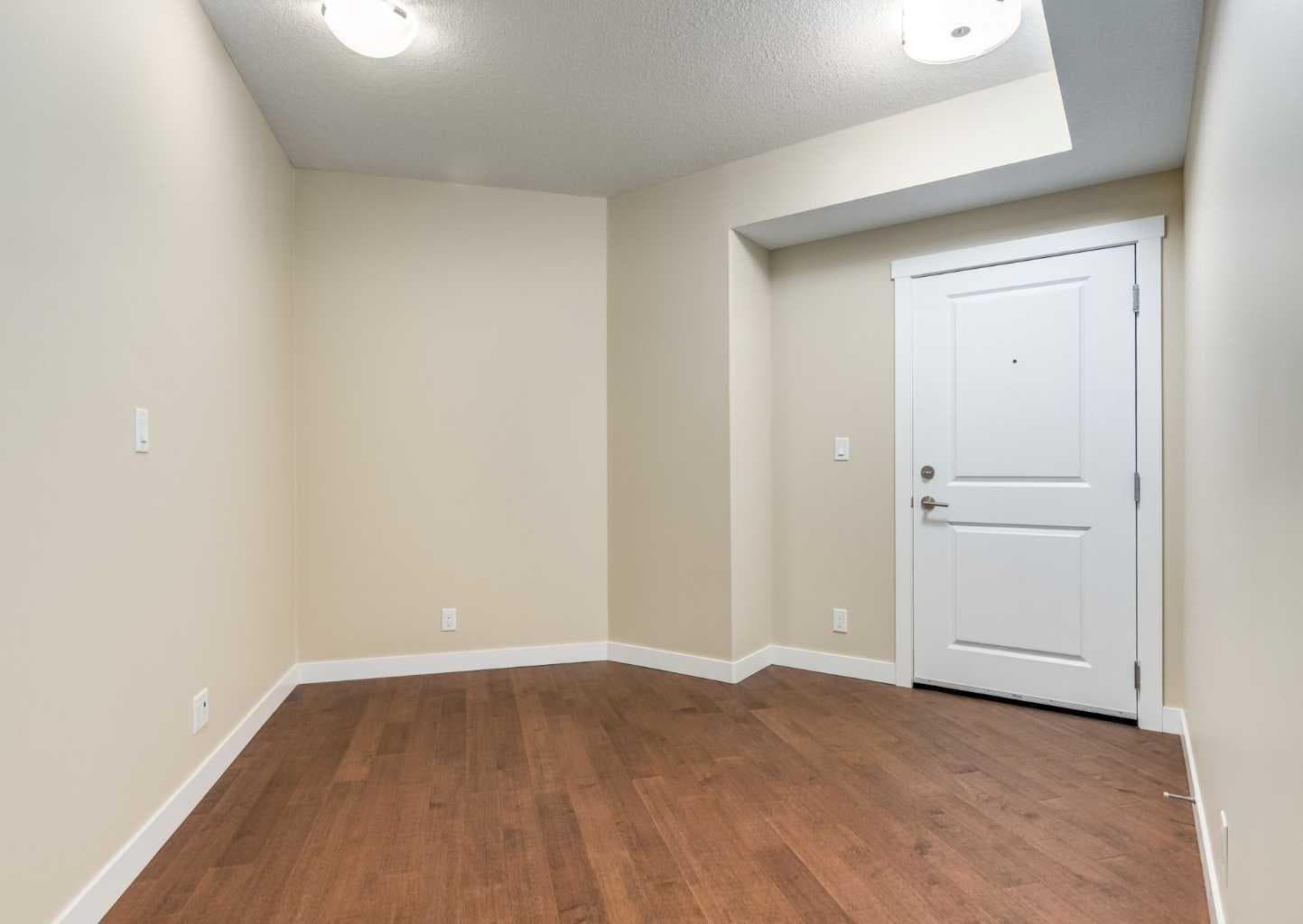 408, 32 Varsity Estates Circle NW — photo 4