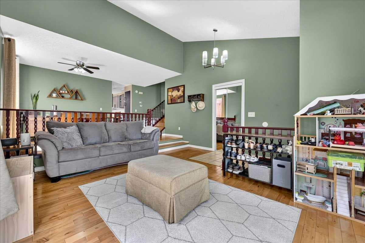 172 Whitehaven Road NE — photo 2