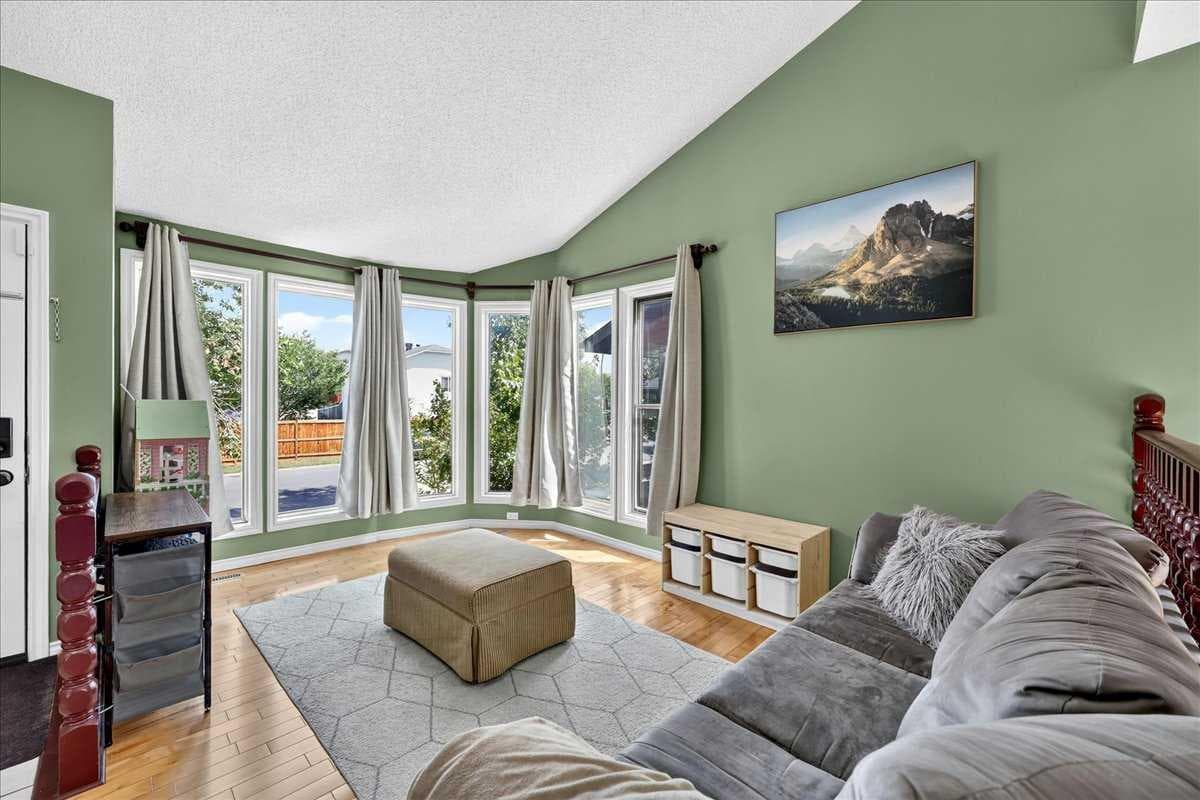 172 Whitehaven Road NE — photo 3