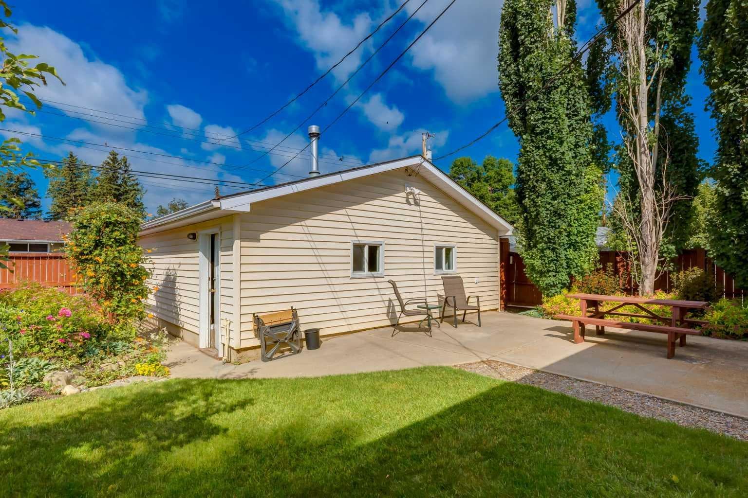 228 Maple Court Crescent SE — photo 5