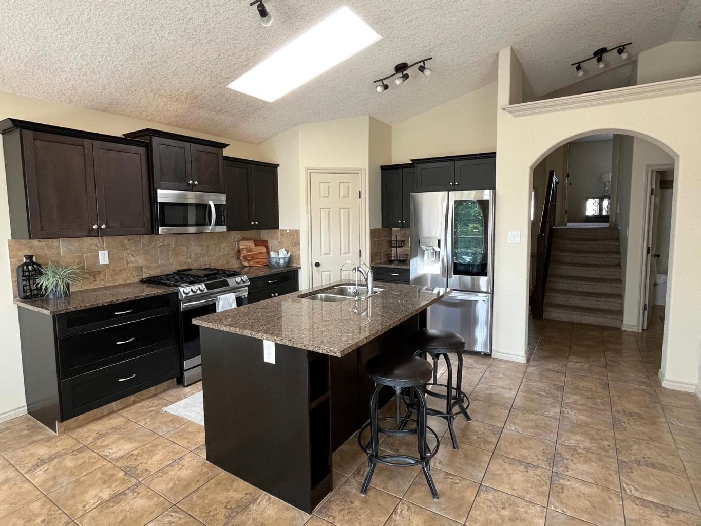 226 Gateway Manor S — photo 3