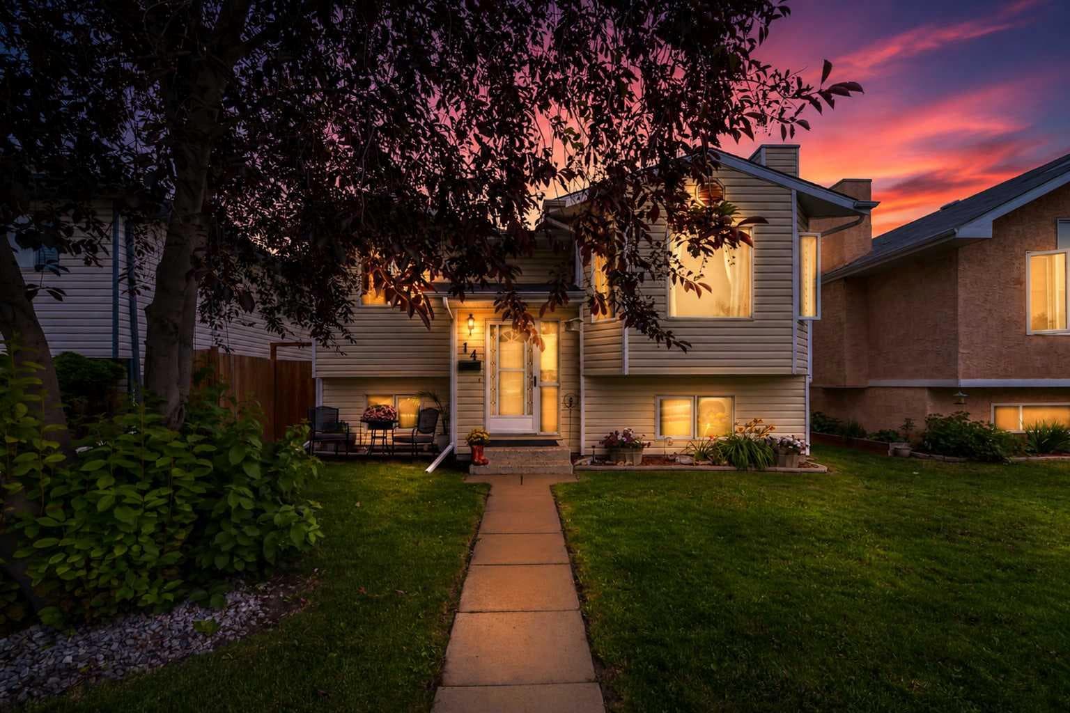 14 Eakins Crescent — photo 1