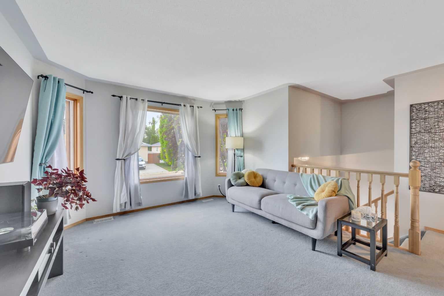 14 Eakins Crescent — photo 3