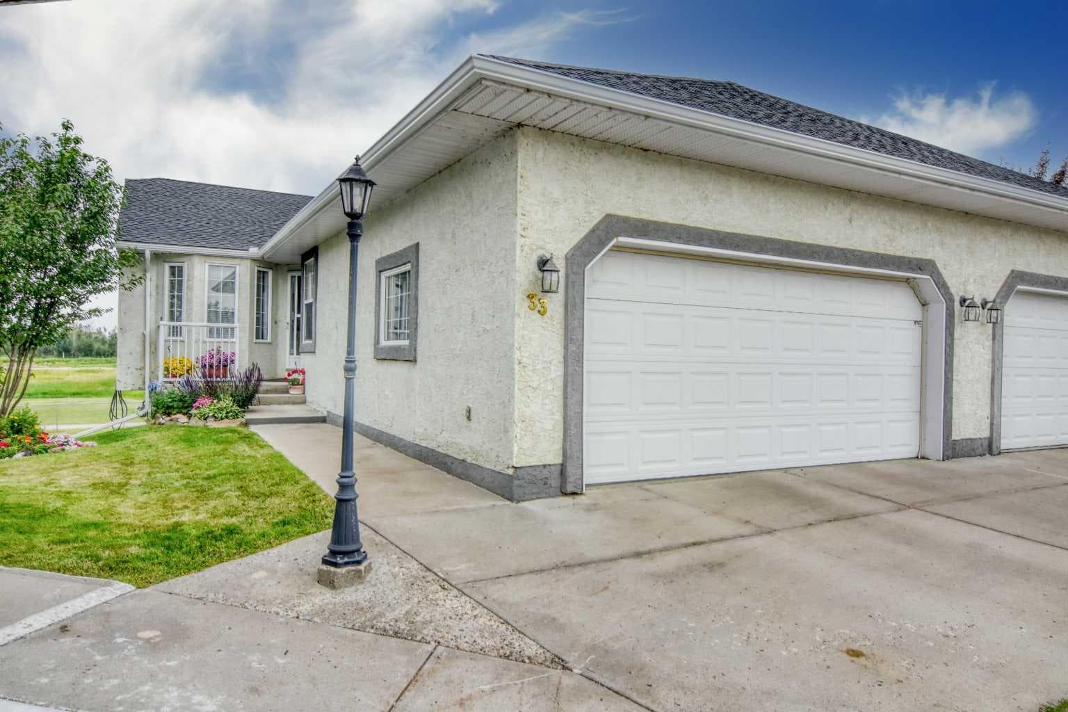 33 Strathmore Lakes Bay — photo 1