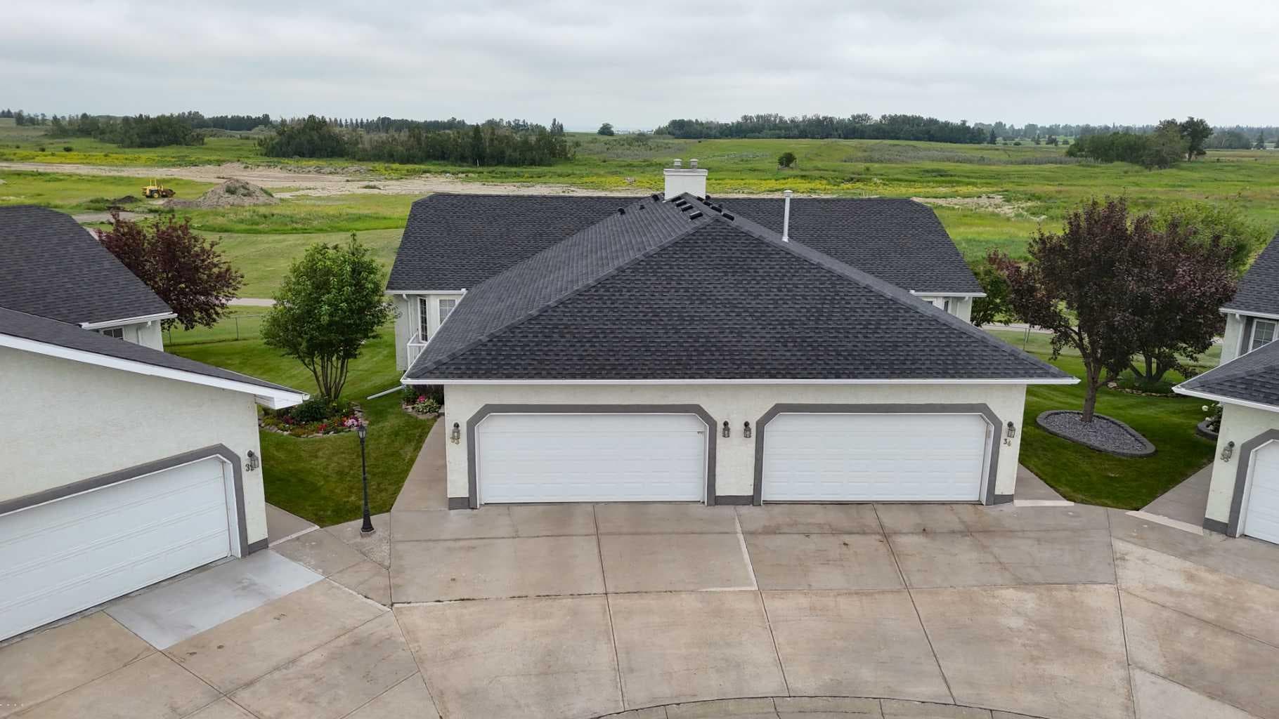 33 Strathmore Lakes Bay — photo 2