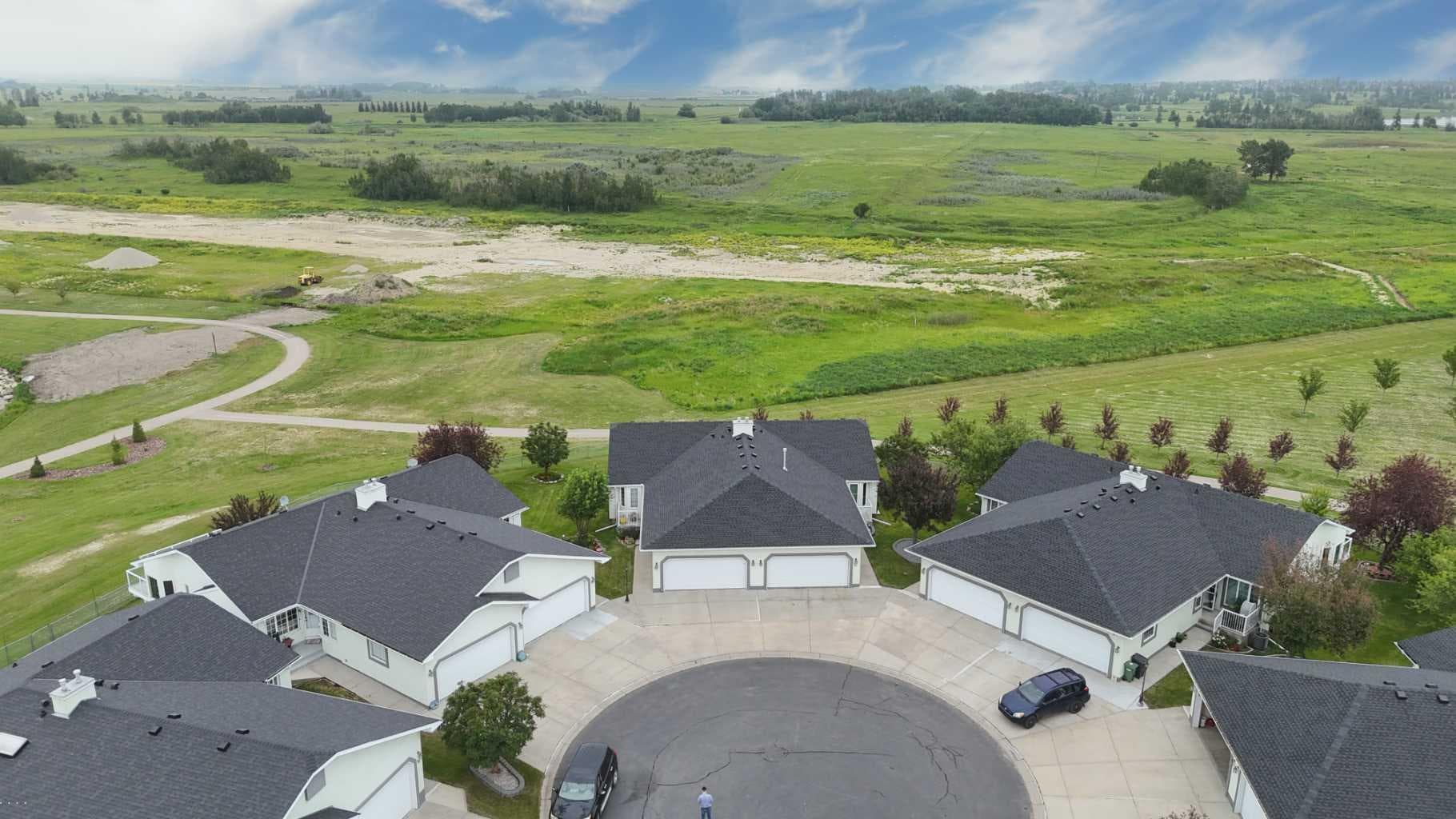 33 Strathmore Lakes Bay — photo 3