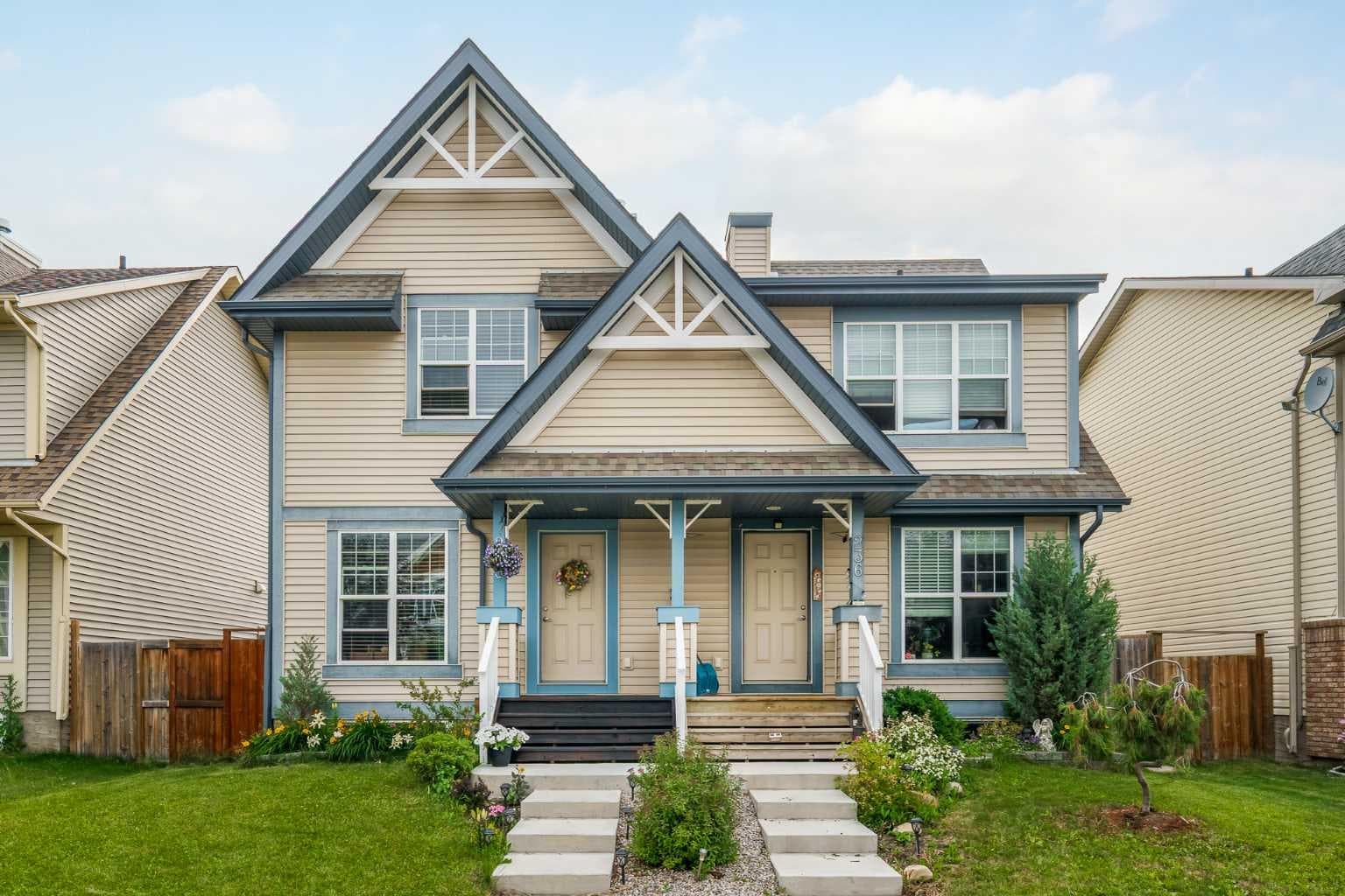 240 Elgin Meadows Gardens SE — photo 1
