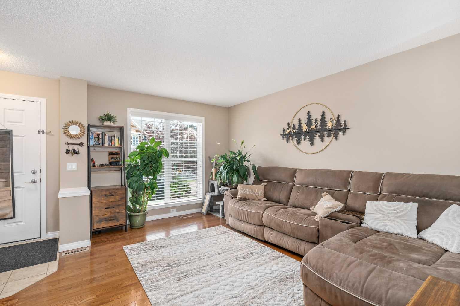 240 Elgin Meadows Gardens SE — photo 5