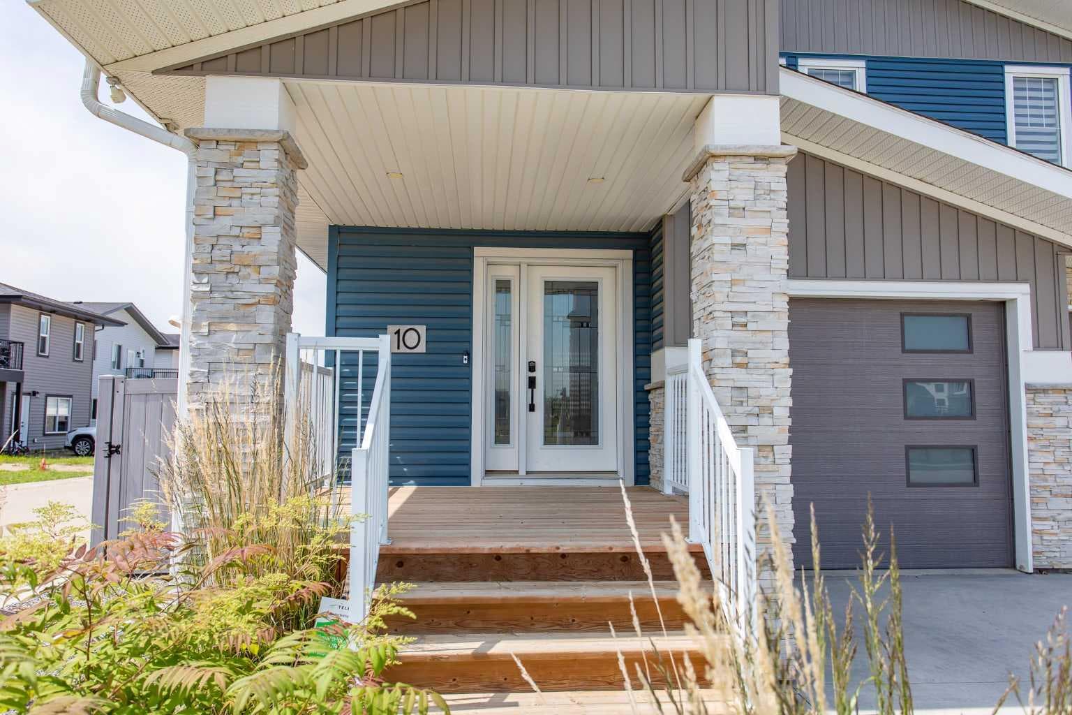 10 Tagish Avenue — photo 2