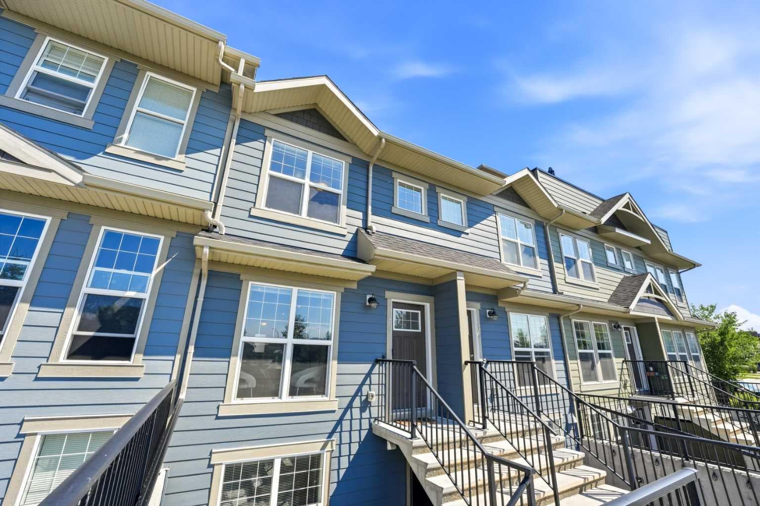 412 Cranbrook Square SE — photo 2