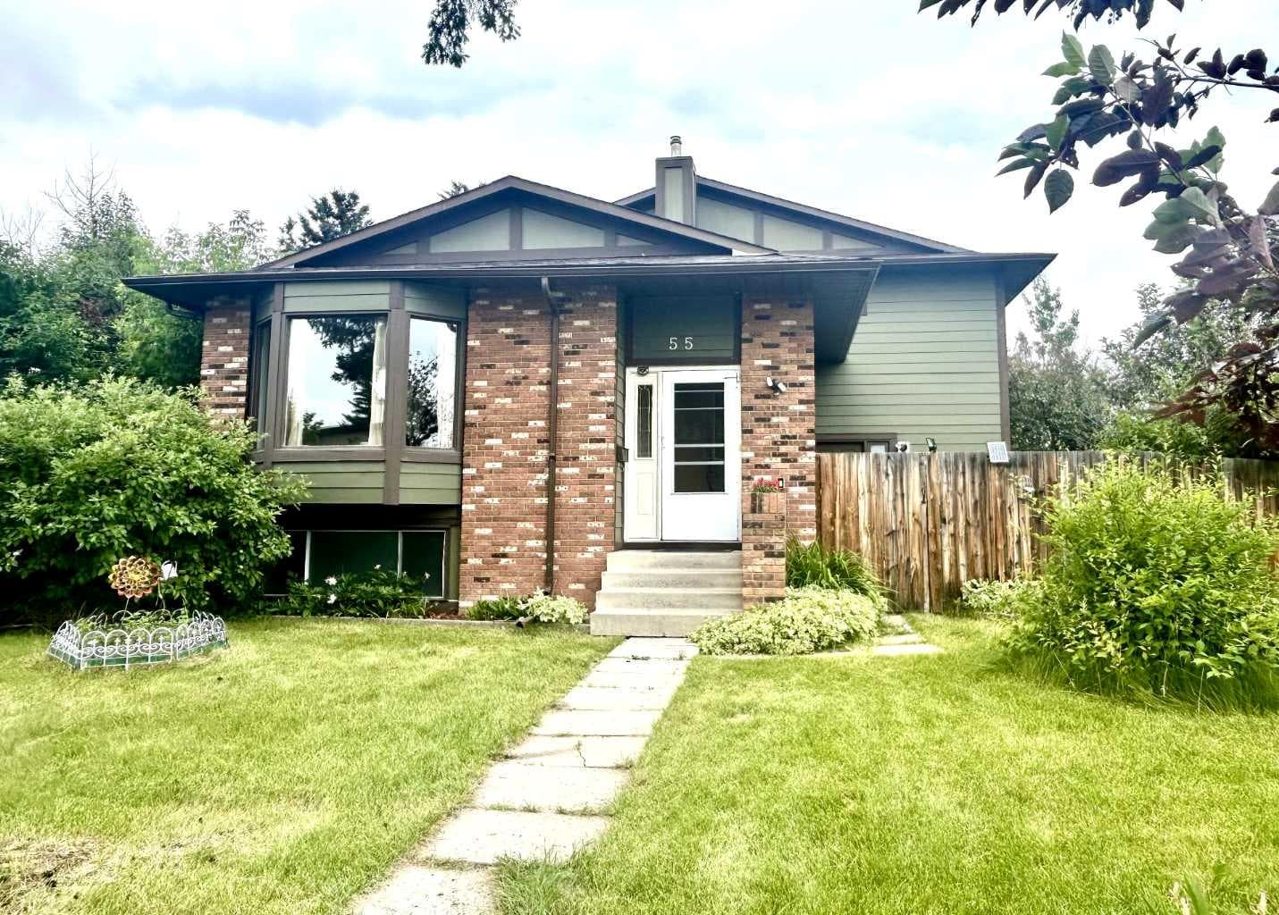 55 Bermuda Close NW — photo 1