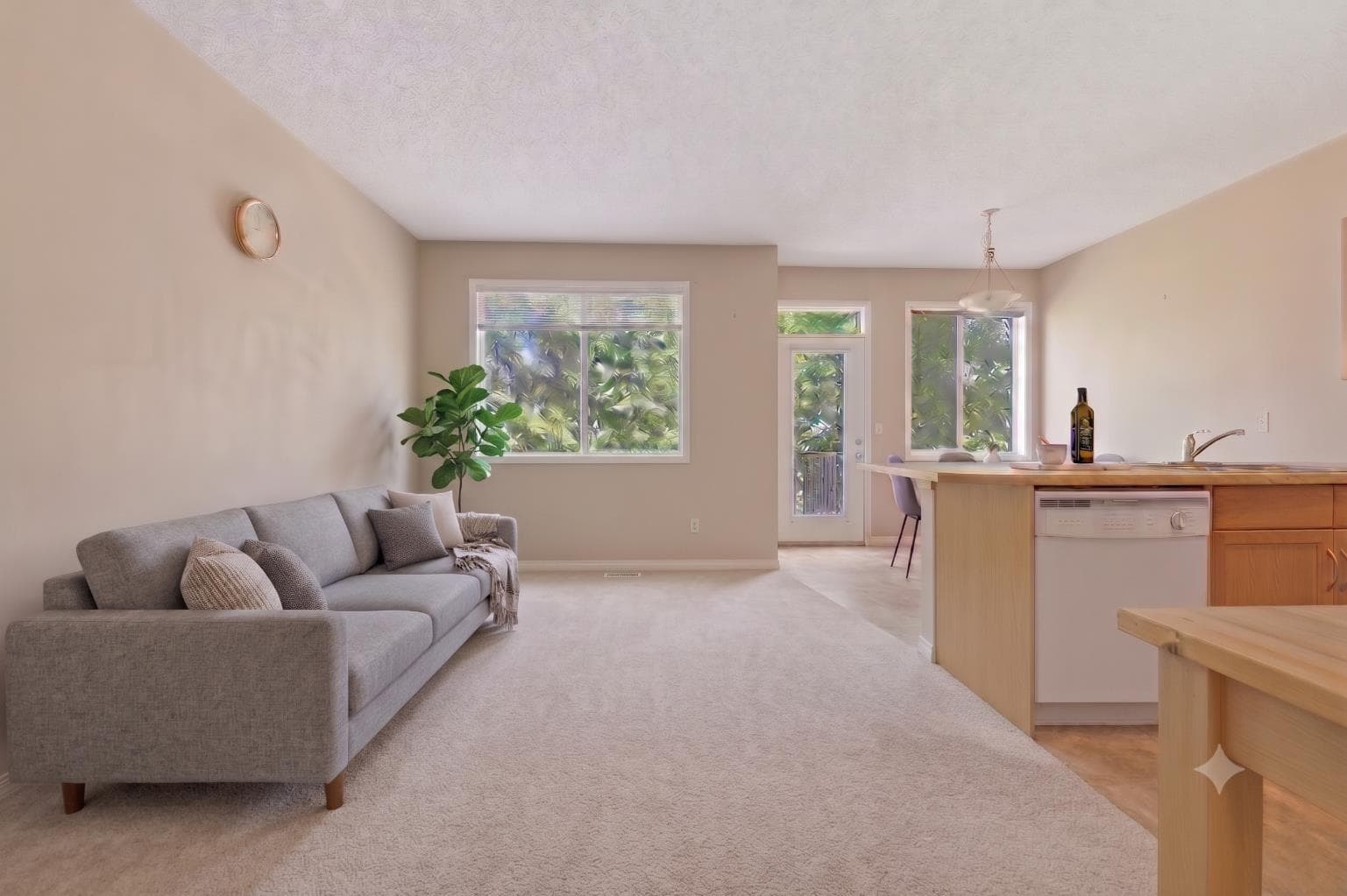 124 Everridge Gardens SW — photo 5