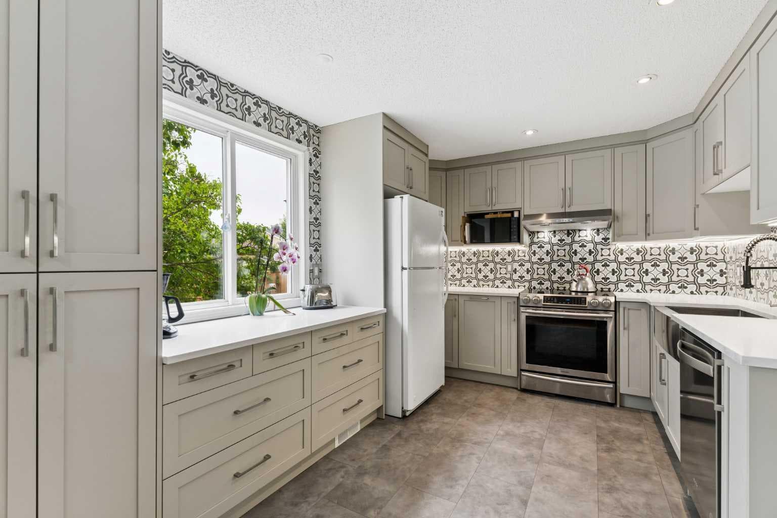 152 Erin Dale Crescent SE — photo 1