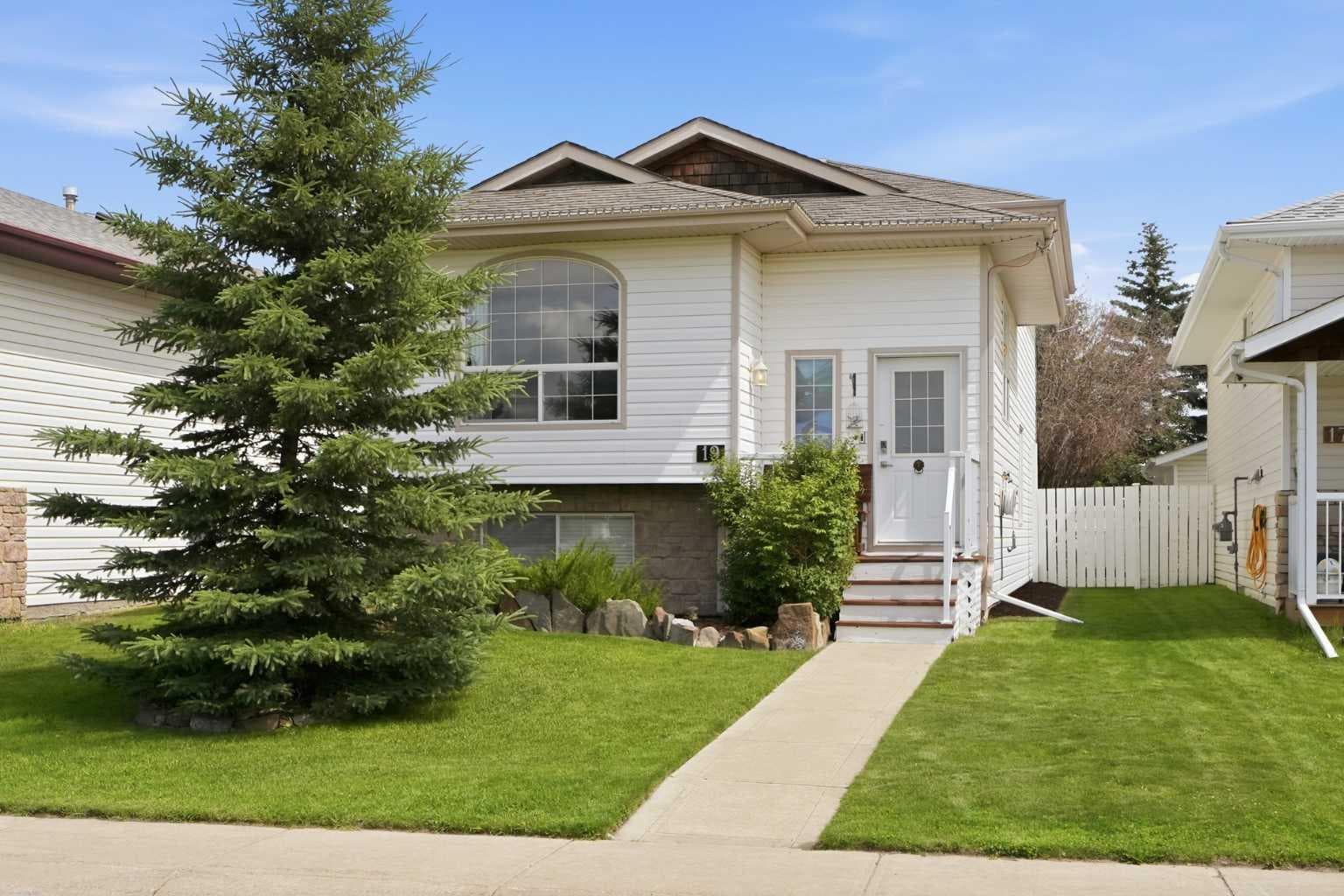 19 Ralston Crescent — photo 1