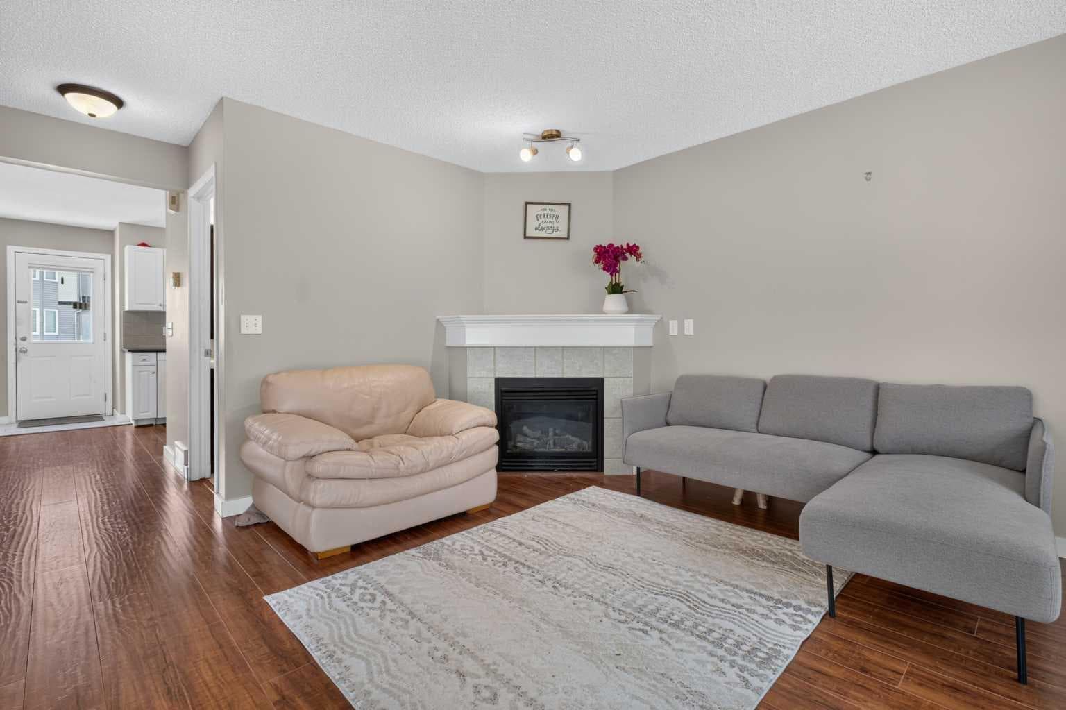 118 Royal Birch Villas NW — photo 4
