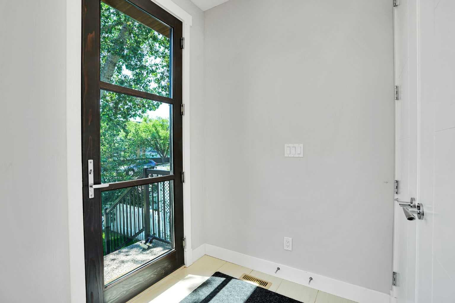 1018 20 Avenue SE — photo 2