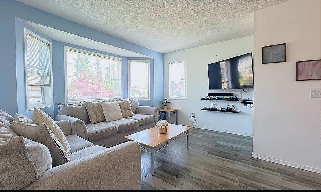 16 Canoe Close SW — photo 3