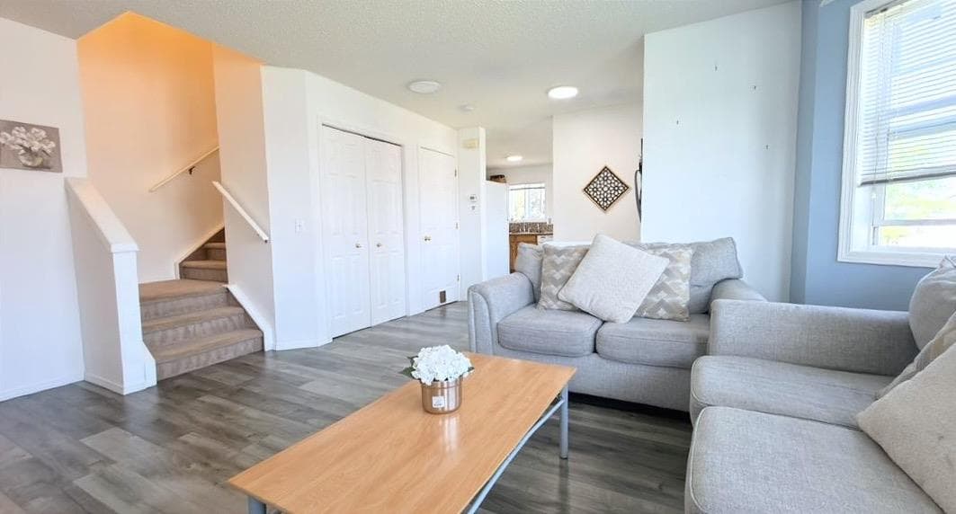 16 Canoe Close SW — photo 4