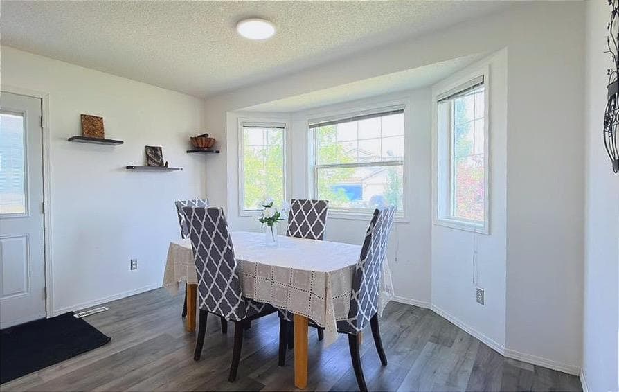 16 Canoe Close SW — photo 5