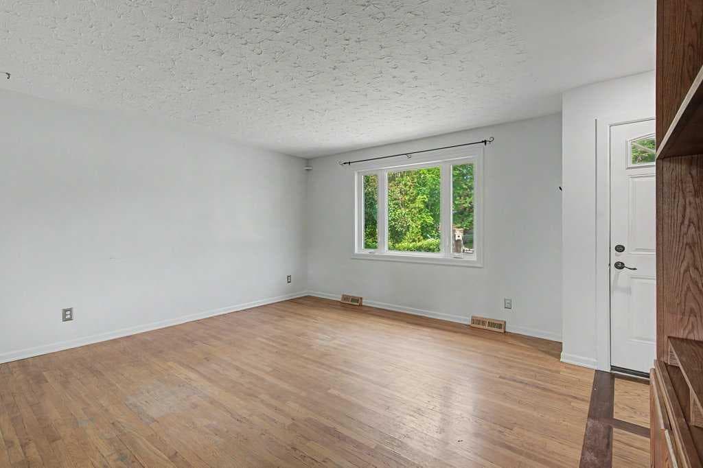 2056 Cottonwood Crescent SE — photo 5