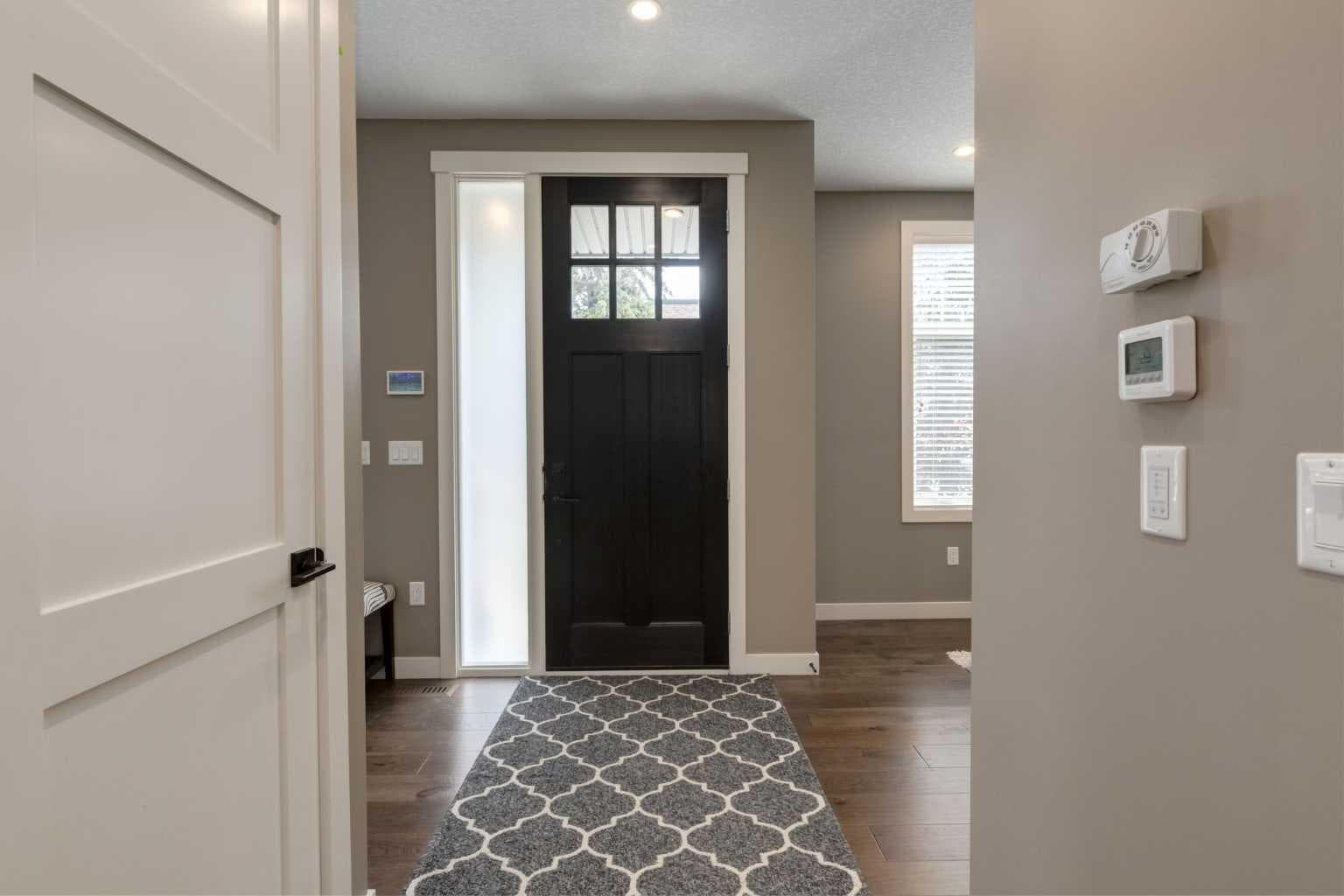 428 21 Avenue NE — photo 3