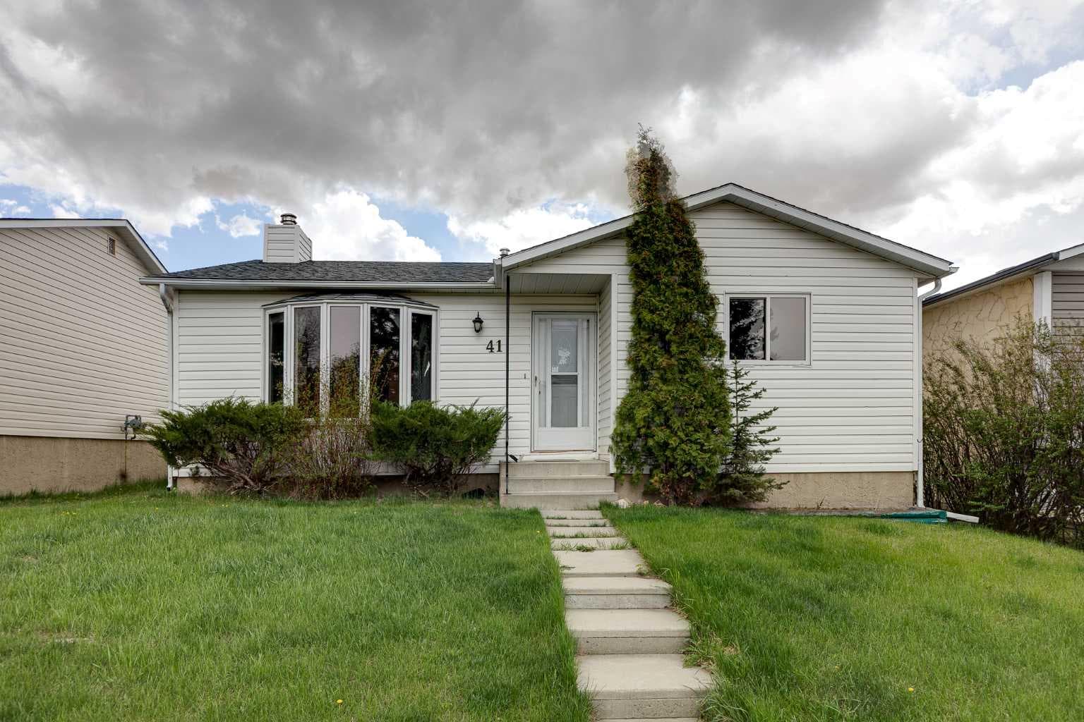 41 Alpine Crescent SE — photo 1