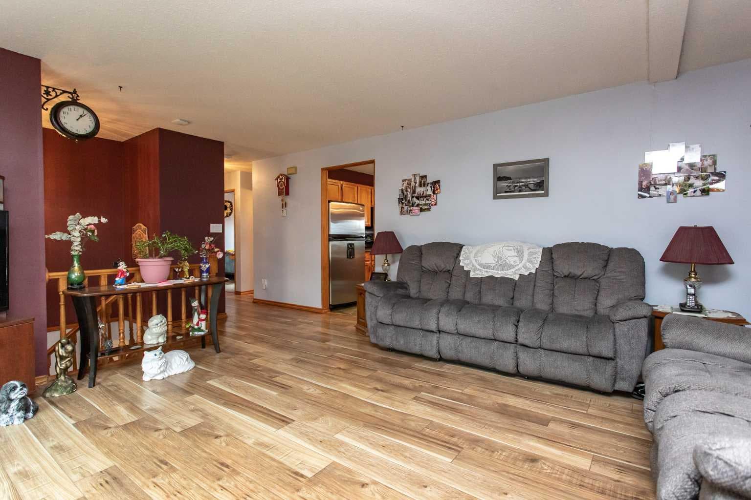 153 Westview Crescent — photo 3