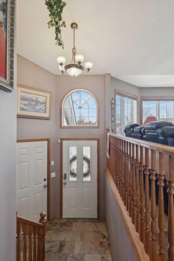 28 Westpoint Drive — photo 2