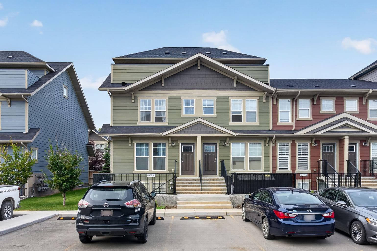 461 Cranbrook Square SE — photo 1