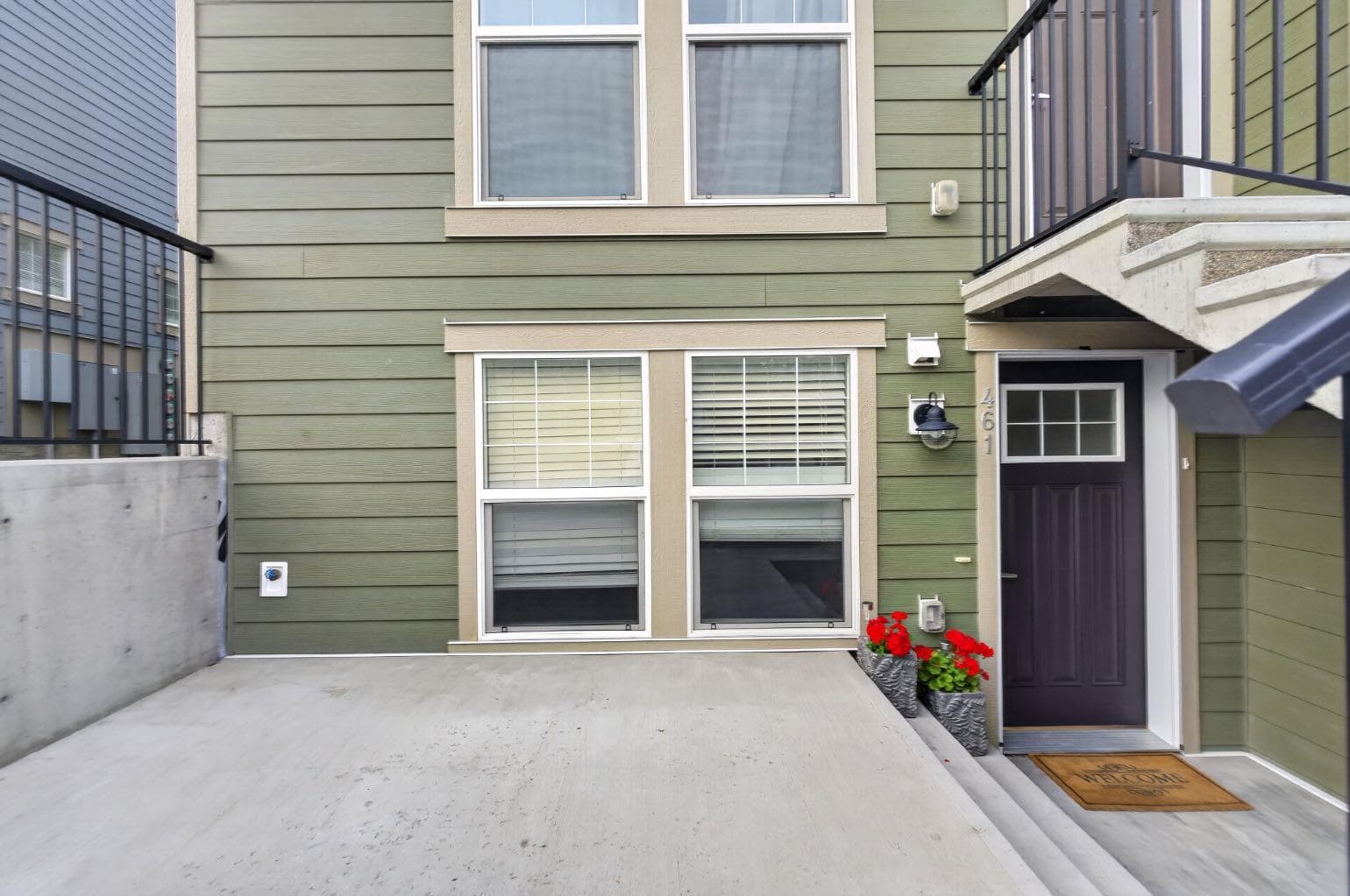 461 Cranbrook Square SE — photo 2