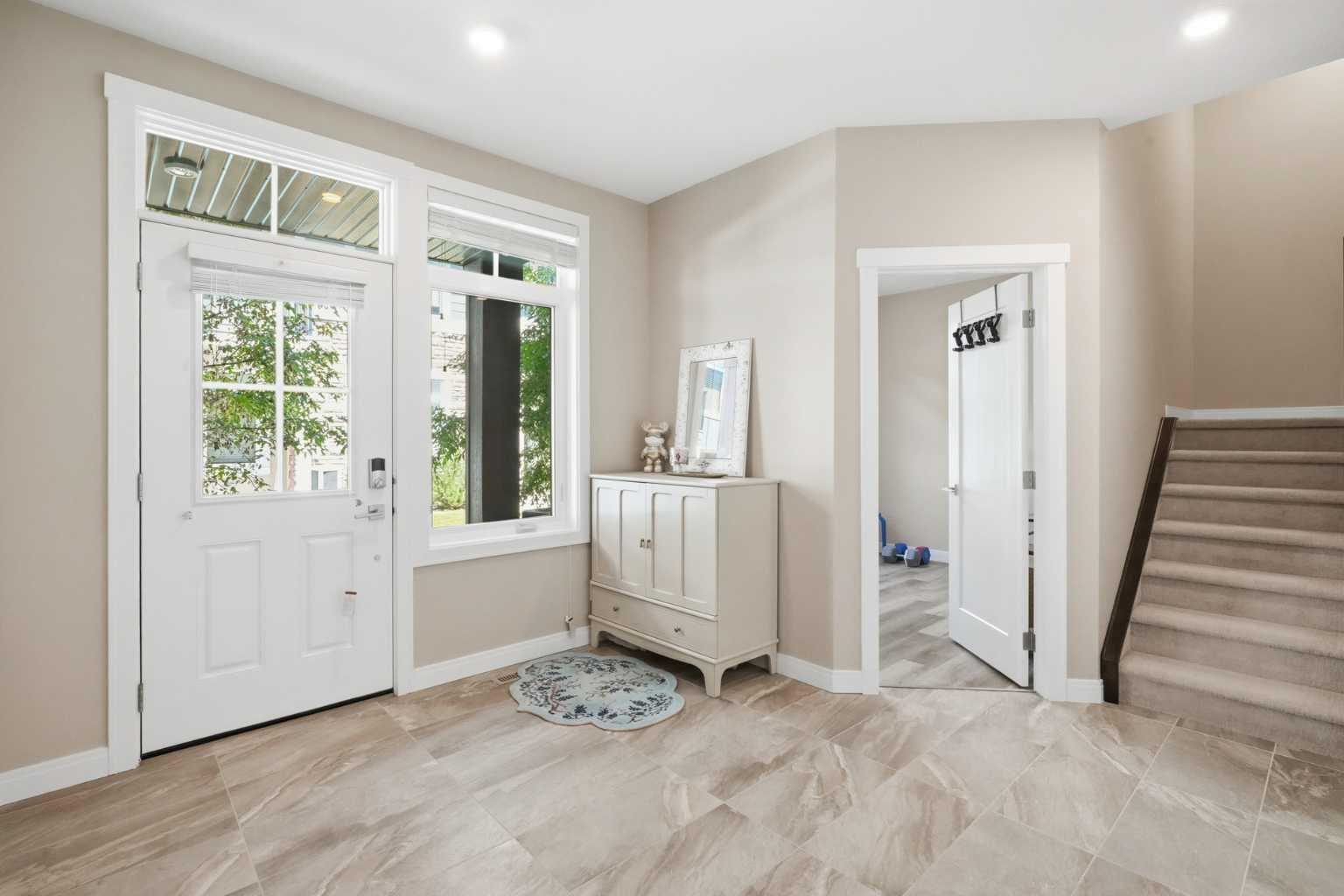 312 Wentworth Row SW — photo 4