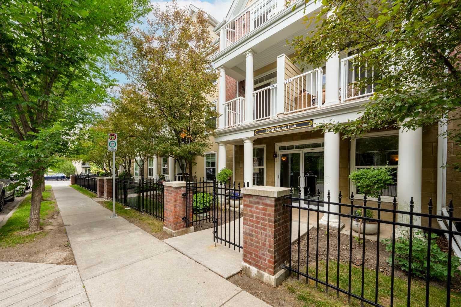201, 3650 Marda Link SW — photo 1