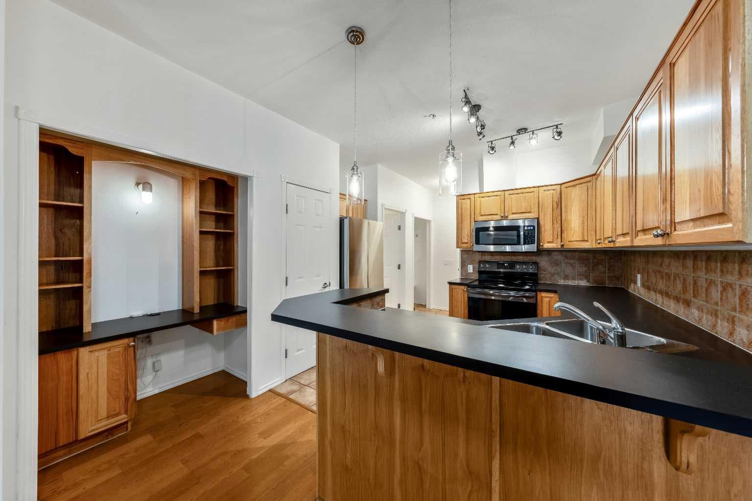 201, 3650 Marda Link SW — photo 4